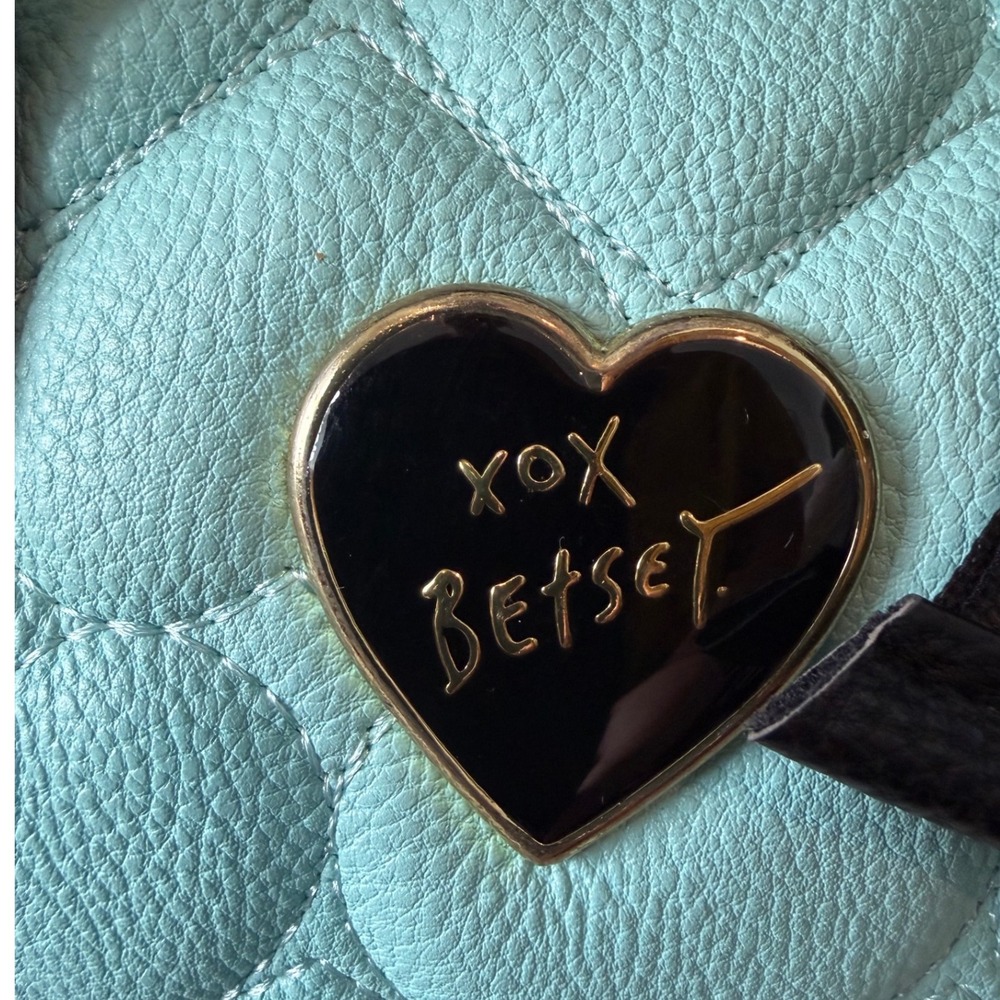 Betsey Johnson Be-Mine Heart Quilted Aqua Blue with Bow Crossbody Handbag - Picture 8 of 9